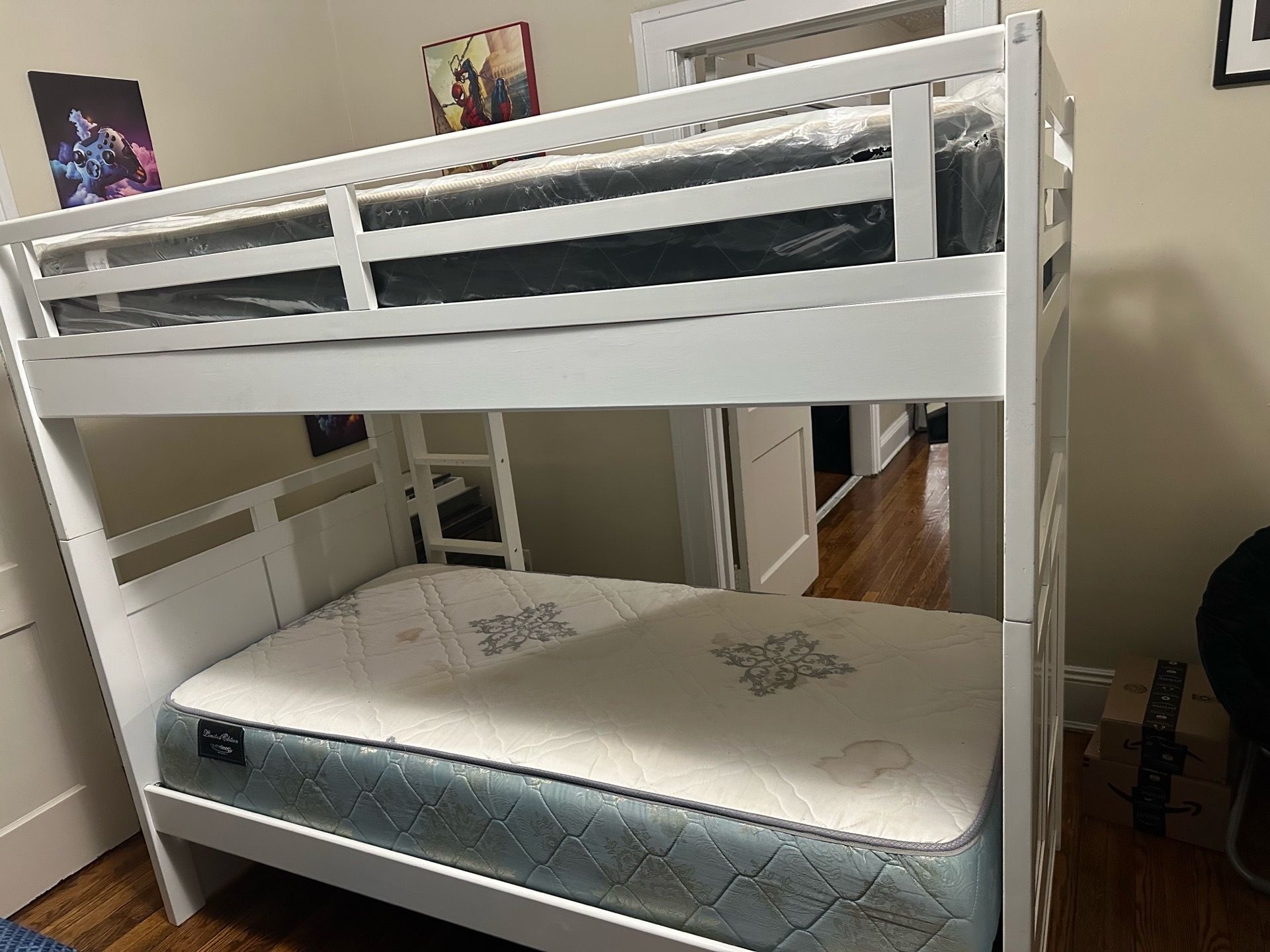 Bunk Bed/ Twin Bed