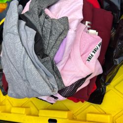 Tons Of Women’s Clothing 