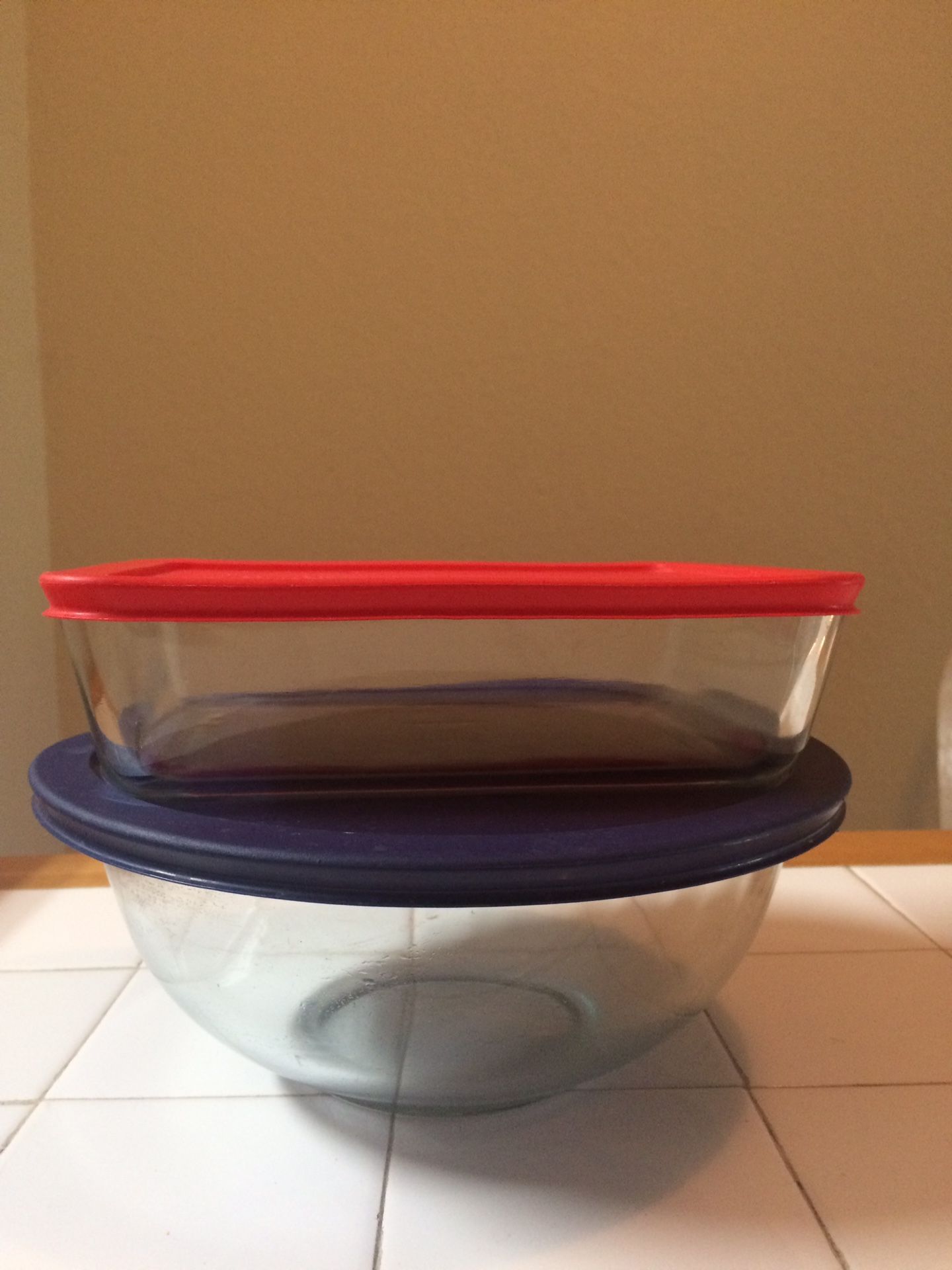 2 Glass Pyrex containers