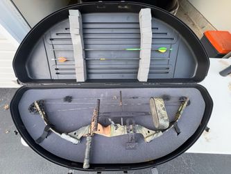 Parker Hunter-Mag Compound Bow w/ Hard Case & Arrows