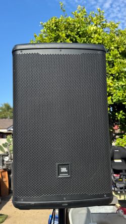 JBL EON715 15" 1,300W Powered Loudspeaker