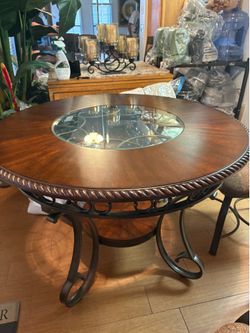 Dining table & Chairs