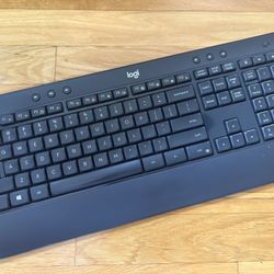 Logitech K540 Advanced Wireless Keyboard With UNIFYNG USB Receiver  in Miami.