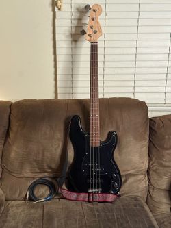 (KIT) Squier Precision Bass + Carrying Case, Woven Strap & Amp Cable — Near Mint