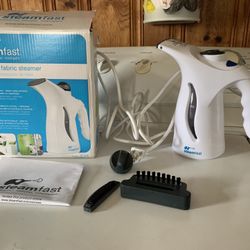 Compact Fabric Steamer