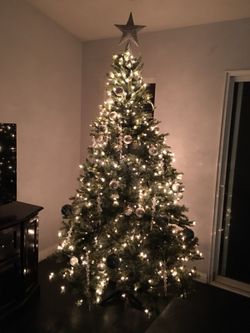 $20 .7ft Christmas tree with white lights