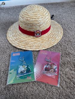 One Piece Round 1 Monkey D Luffy Straw Hat & 2 Keychains