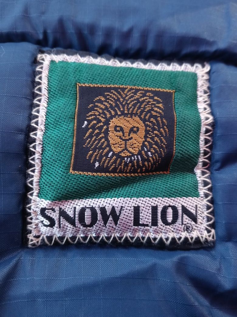 Immaculate Snow Lion Mummy Sleeping bag.