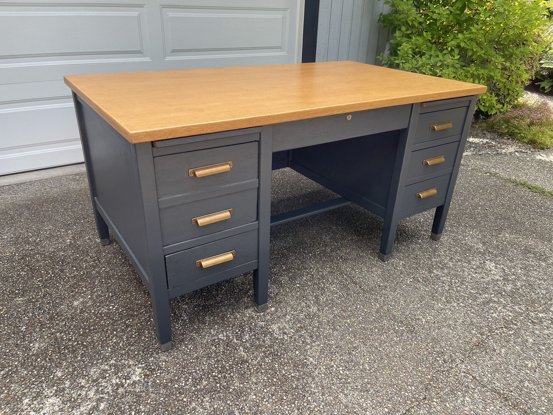 Vintage Circa 1940s-50s Teachers Desk