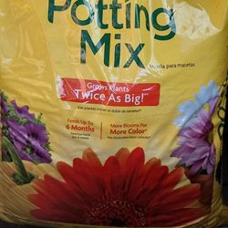 2 Bags Miracle Gro Potting Mix
