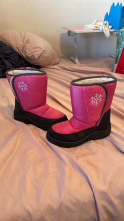 Snow boots size 2
