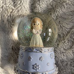 Previous Moments Musical Snow Globe. New In Box. . 