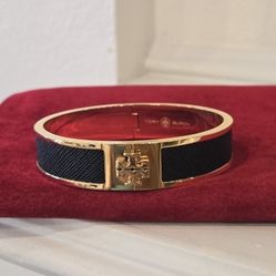 Brand New Black Tory Burch Kira Enamel Medium Hinged Bangle Bracelet with logo 18K-Gold-Plated