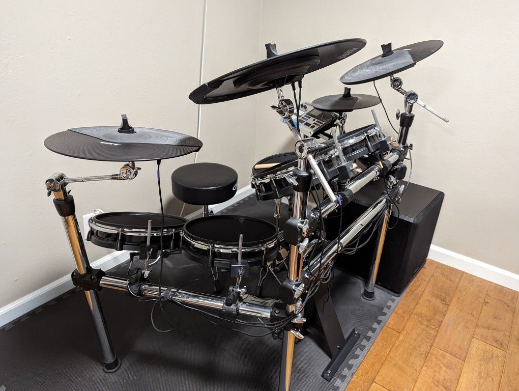 Alesis DM10 Studio Kit Mesh Drum Kit With Drum Throne And Double Base Pedals