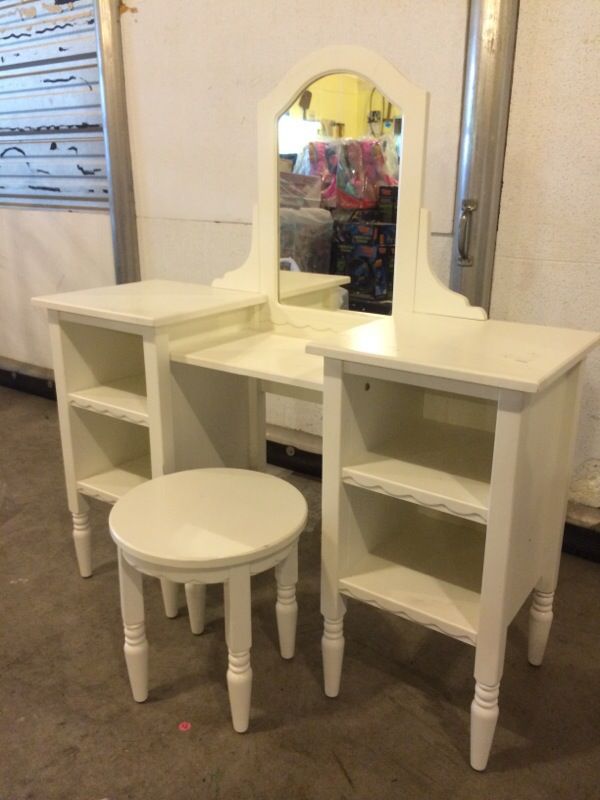 Cafe Kid Vanity And Stool For Sale In Yelm Wa Offerup