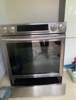 Samsung electric stove slide-in 30”