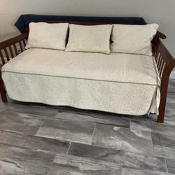 Day Bed- Trundle