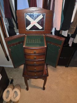 Jewelry box