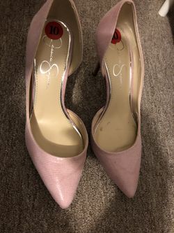 Jessica Simpson’s D’Orsay pumps