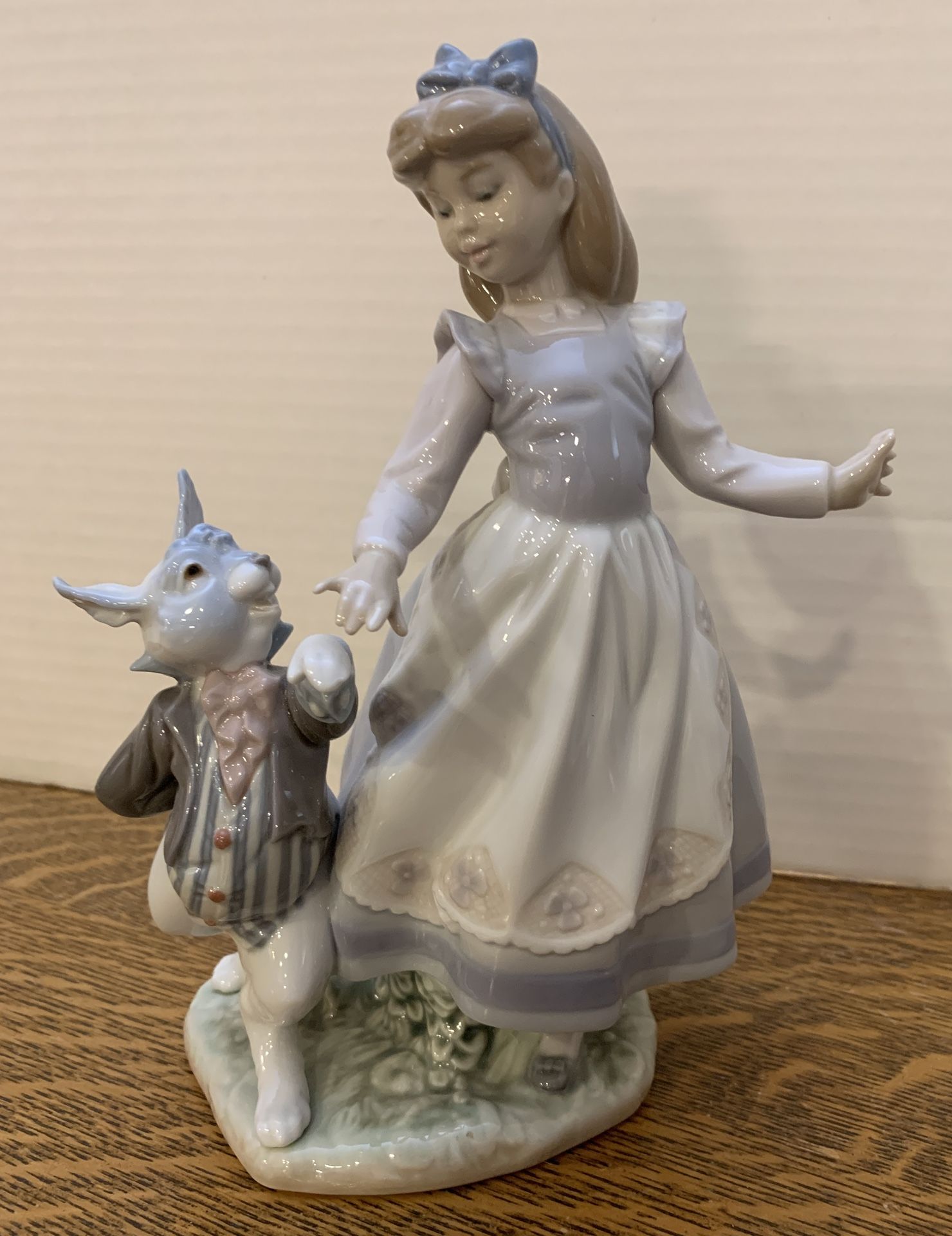 Lladro - Alice in Wonderland