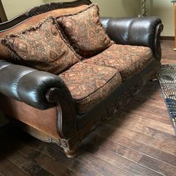 Classic Loveseat