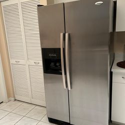 Whirlpool Refrigerator. Used In Very Good Conditions 