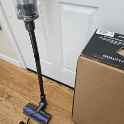 Dysons  VACUUM WORKS EXCELLENT  IN THE BOX B Gre