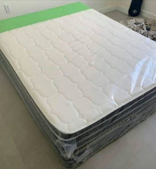 Queen Size Mattress Pillow Top With Box Springs✅