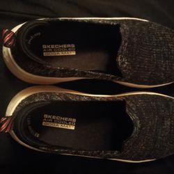 Skechers 6.5 Women's Go Walk Air Cooled Goga Mat Sneakers 