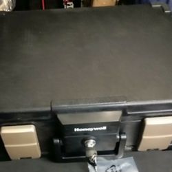 Honeywell Safe 