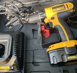Dewalt 14.4V Cordless 1-2 Compact Drill & Driver with charger 🔌 No trades / Pick up only/ Will Negotiate On Price
