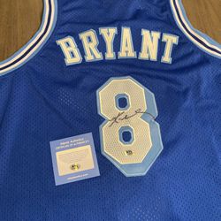 Kobe Bryant autographed  NBA Lakers jersey 
