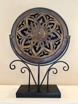 Decorative Metal Medallion Sculpture – Floral Pattern