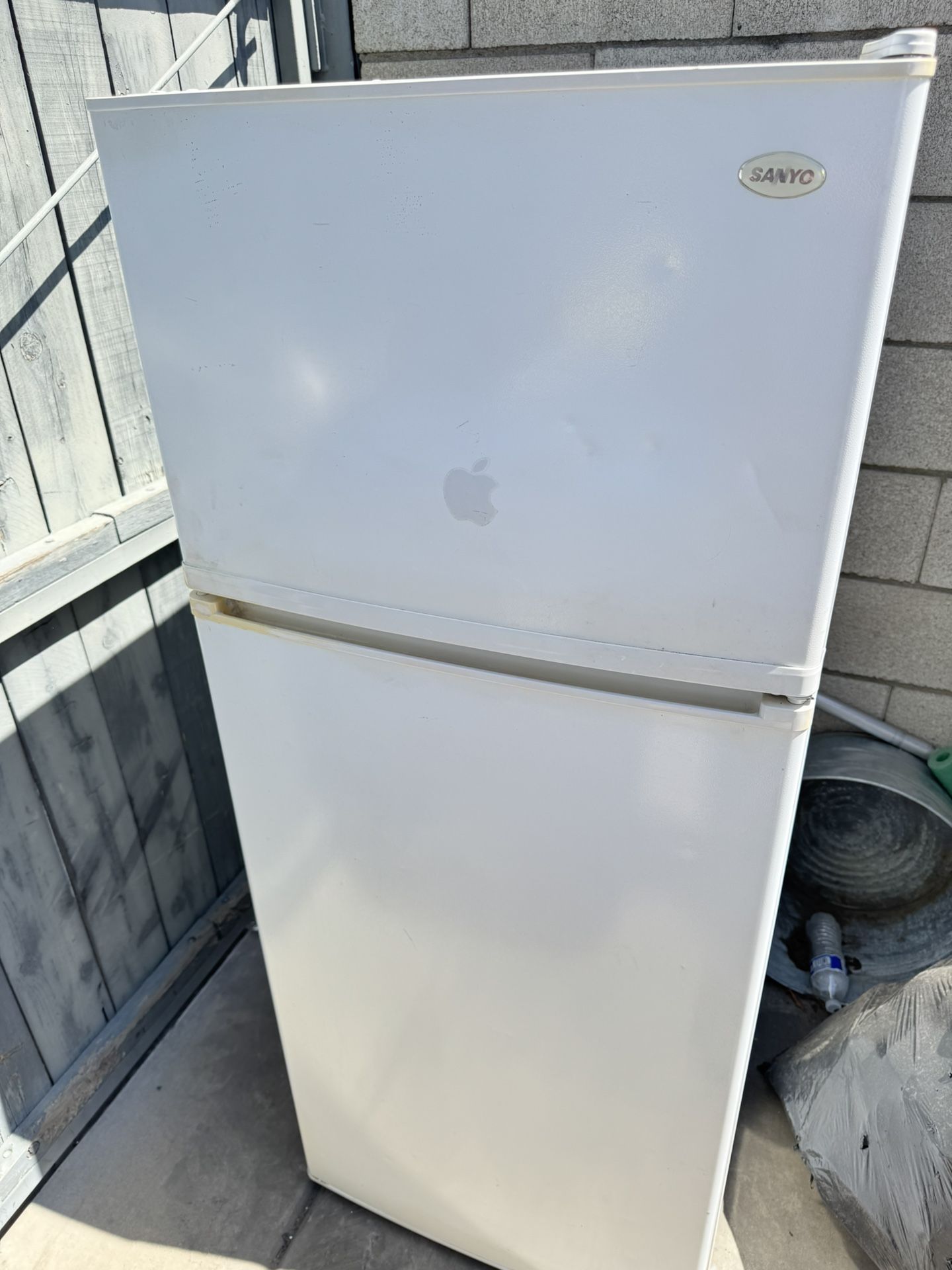Refrigerator Sanyo