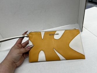Michael Kors Wristlet 