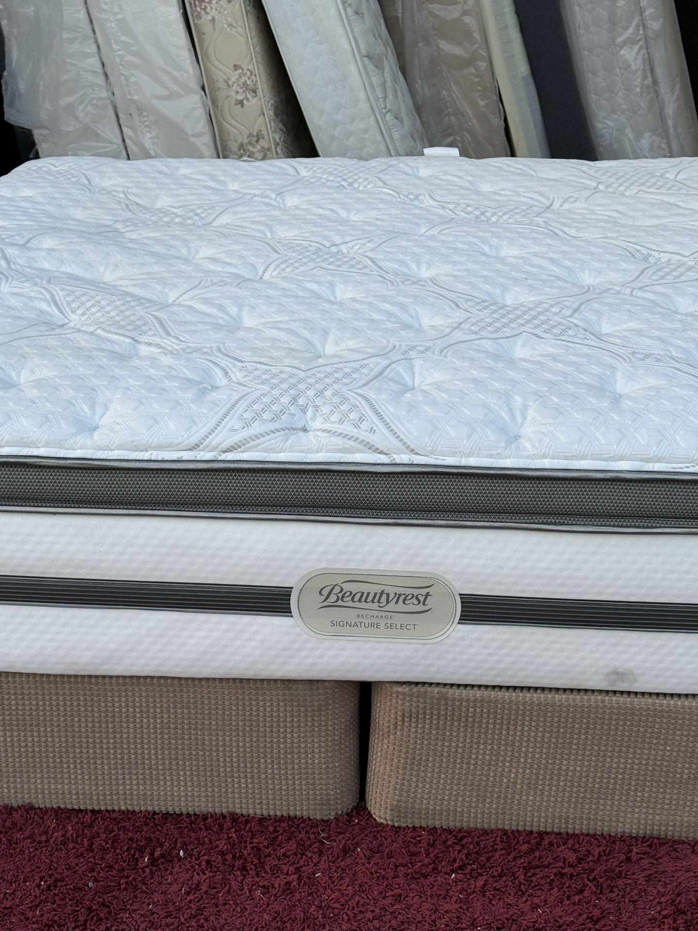 USED KING SIZE BEAUTYREST PILLOWTOP MATTRESS WITH BOX SPRINGS DELIVERY AVAILABLE for Sale in San