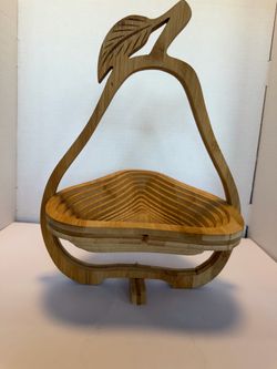 Vintage Collapsible Bamboo Pear Fruit Basket / Trivet