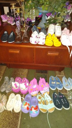 Girl shoes 19 pairs of shoes Size 8