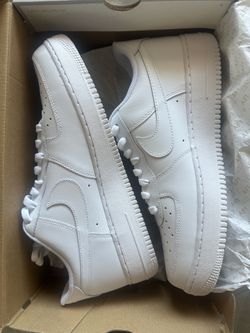 White Nike Air Force 1