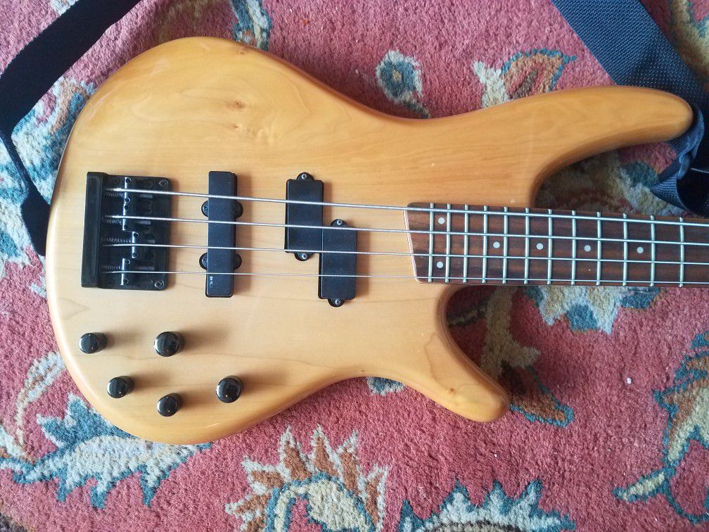 Ibanez sr400 bass guitar