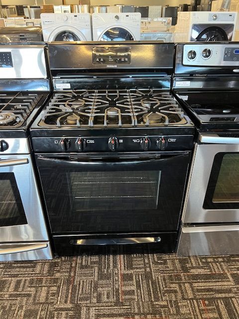 BLACK GAS STOVE // WE DELIVER