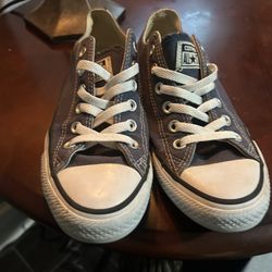 Converse Men’s 6.5 Women’s 8.5