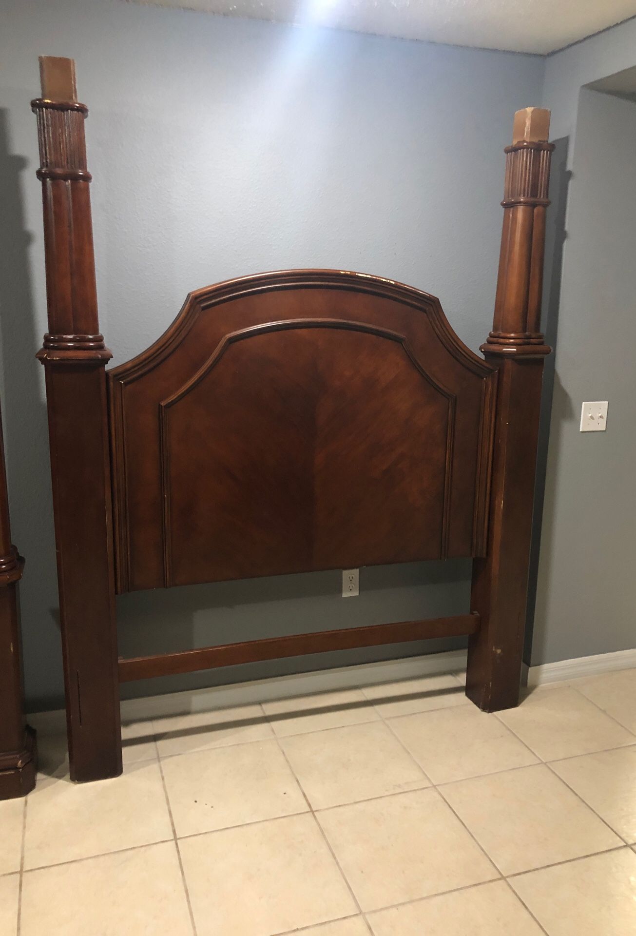 Canopy bed
