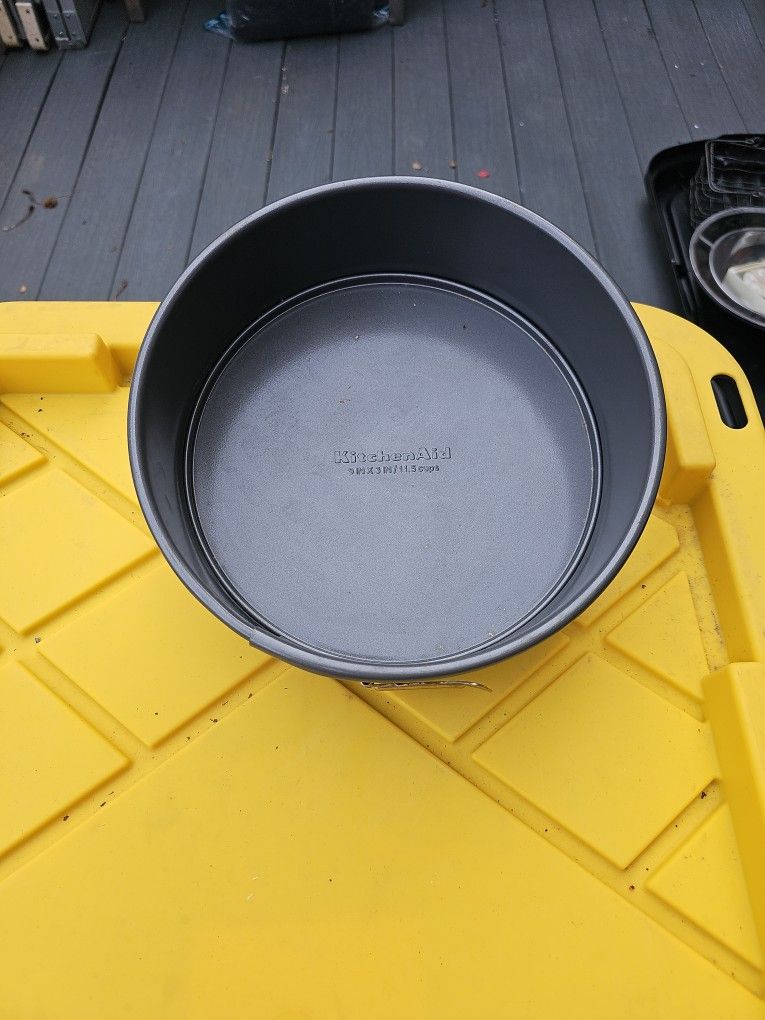 KitchenAid 9" X 3"/11.5 cups For Baking $20