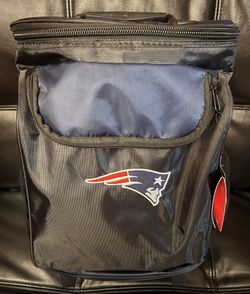New England Patriots 48 Can Rolling Igloo Cooler NWT