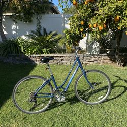Like New LIV Cypress Women’s 18 speed 28” Hybrid Bicycle