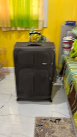 Checking suit case 21” by 34” deep 12” in good condition