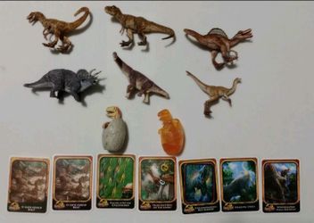 8 Jurassic World Captivz Dinosaurs with 7 Cards.