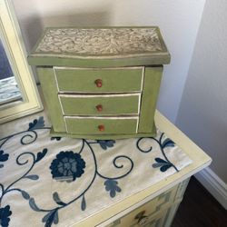 Jewelry box 