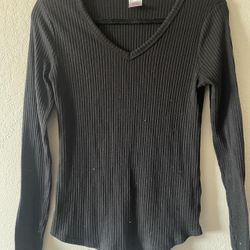 No Boundaries, Women’s Black Ribbed Longsleeve V Neck Shirt, Size L